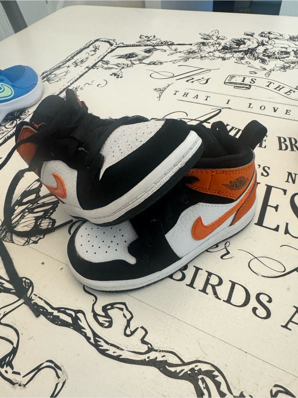 Nike Kids High-Top Sneakers in White, Black & Orange - Picture 2 of 2